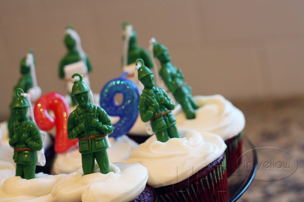 army men cupcakes | life in yellow