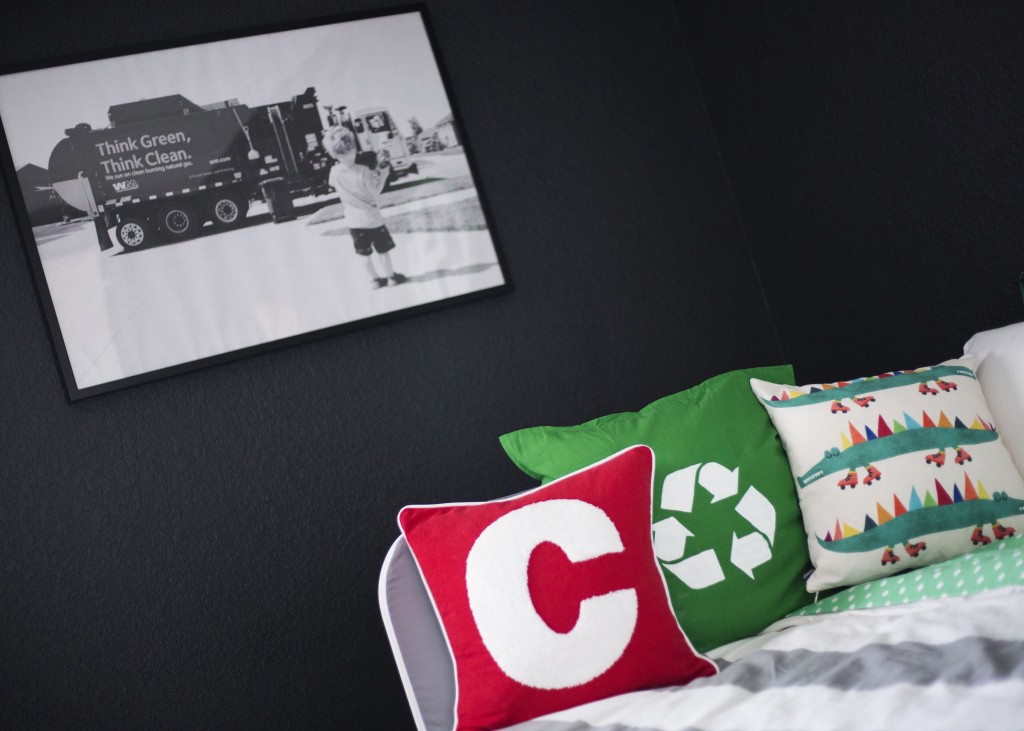 Big Kid Room Garbage Truck Theme | www.29thanddelight.com