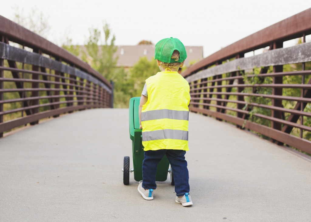 DIY Garbage Man Costume and Trash Can | www.29thanddelight.com